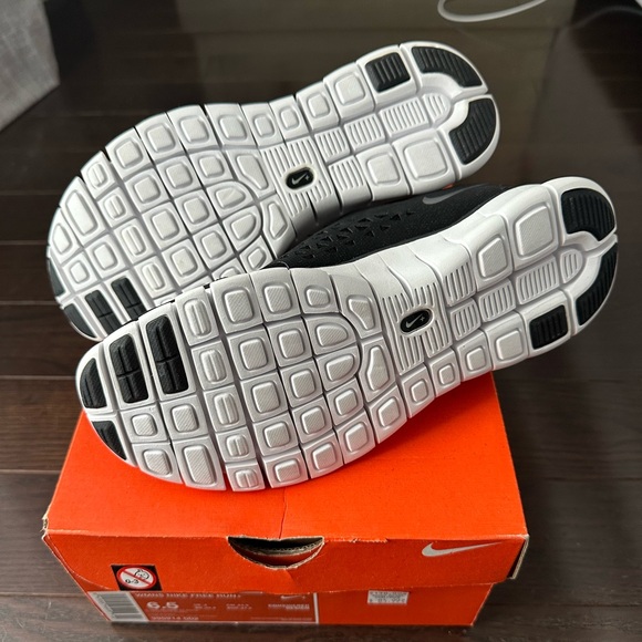Nike Free Run Shoes - Picture 3 of 3